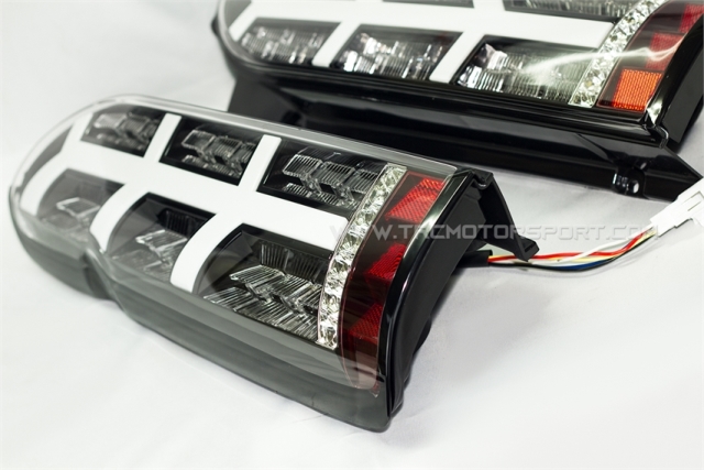 ไฟท้าย HIACE 2011-2013 Lamborghini STYLE LIGHTBAR LED โคมสีดำ งานนำเข้า